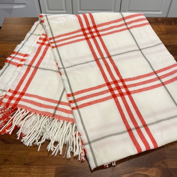 Red White Grey Blanket Scarf Never Worn - Picture 3 of 4